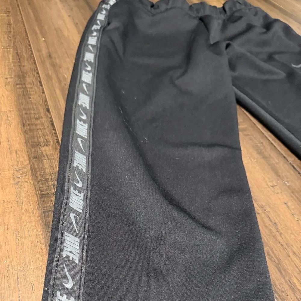 Nike Black small Logo-Tape Jogger Pants - Picture 2 of 9